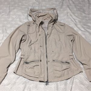 Rain cream jacket